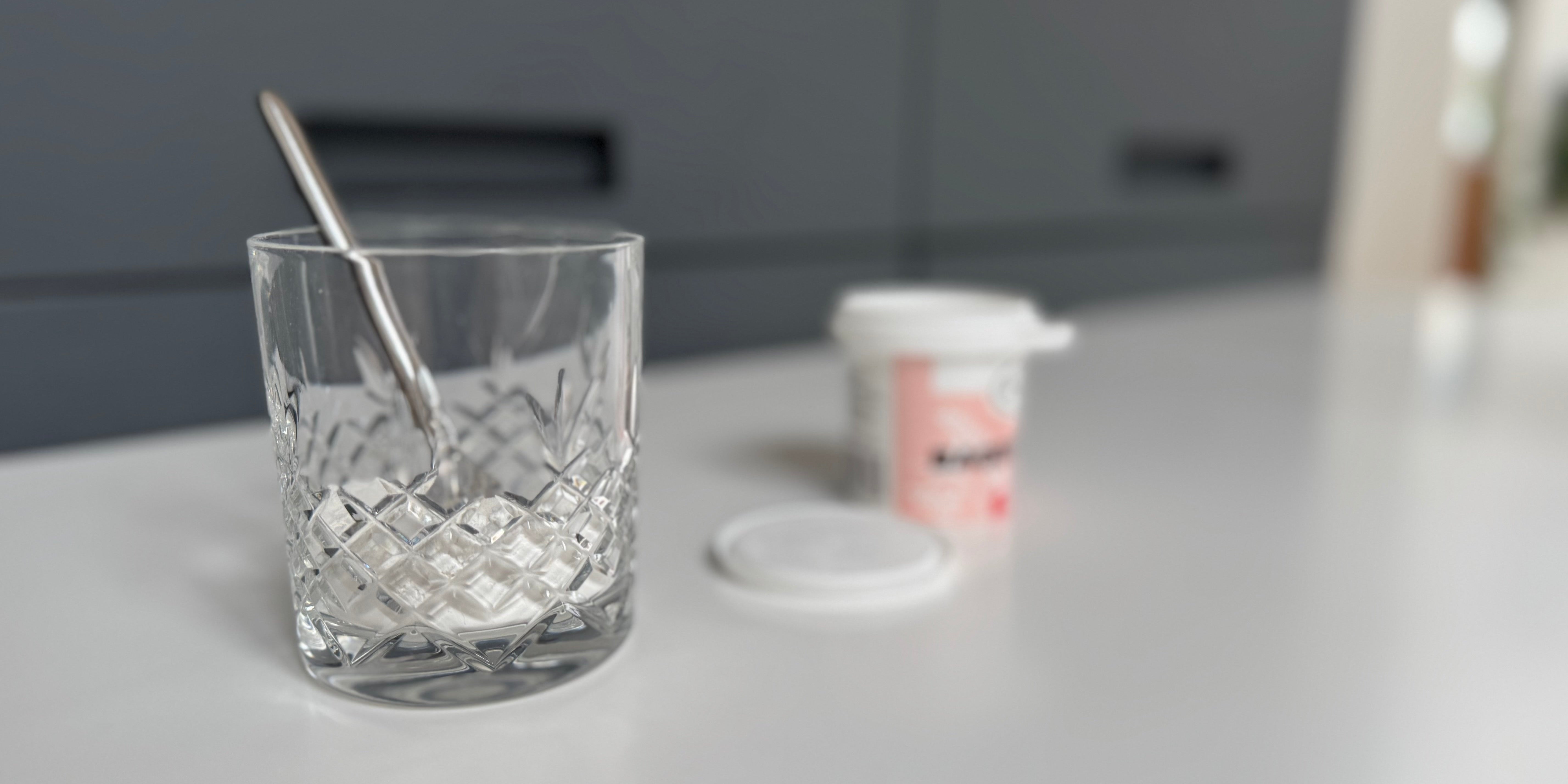 Rengøring af ovn med bagepulver/natron: Skånsomt og miljørigtigt