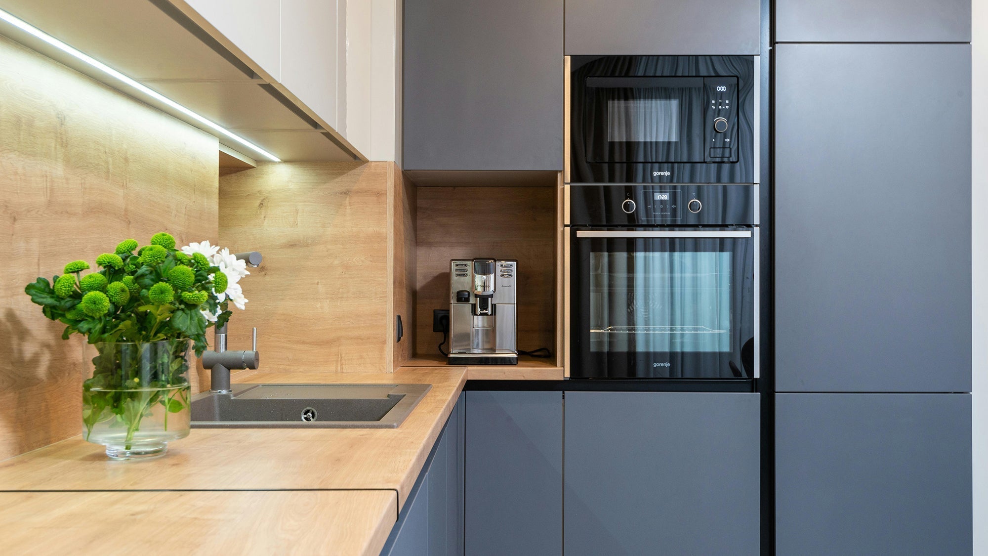 Rengøring af mikroovn med eddike/natron: Effektivt mod fastbrændt snavs