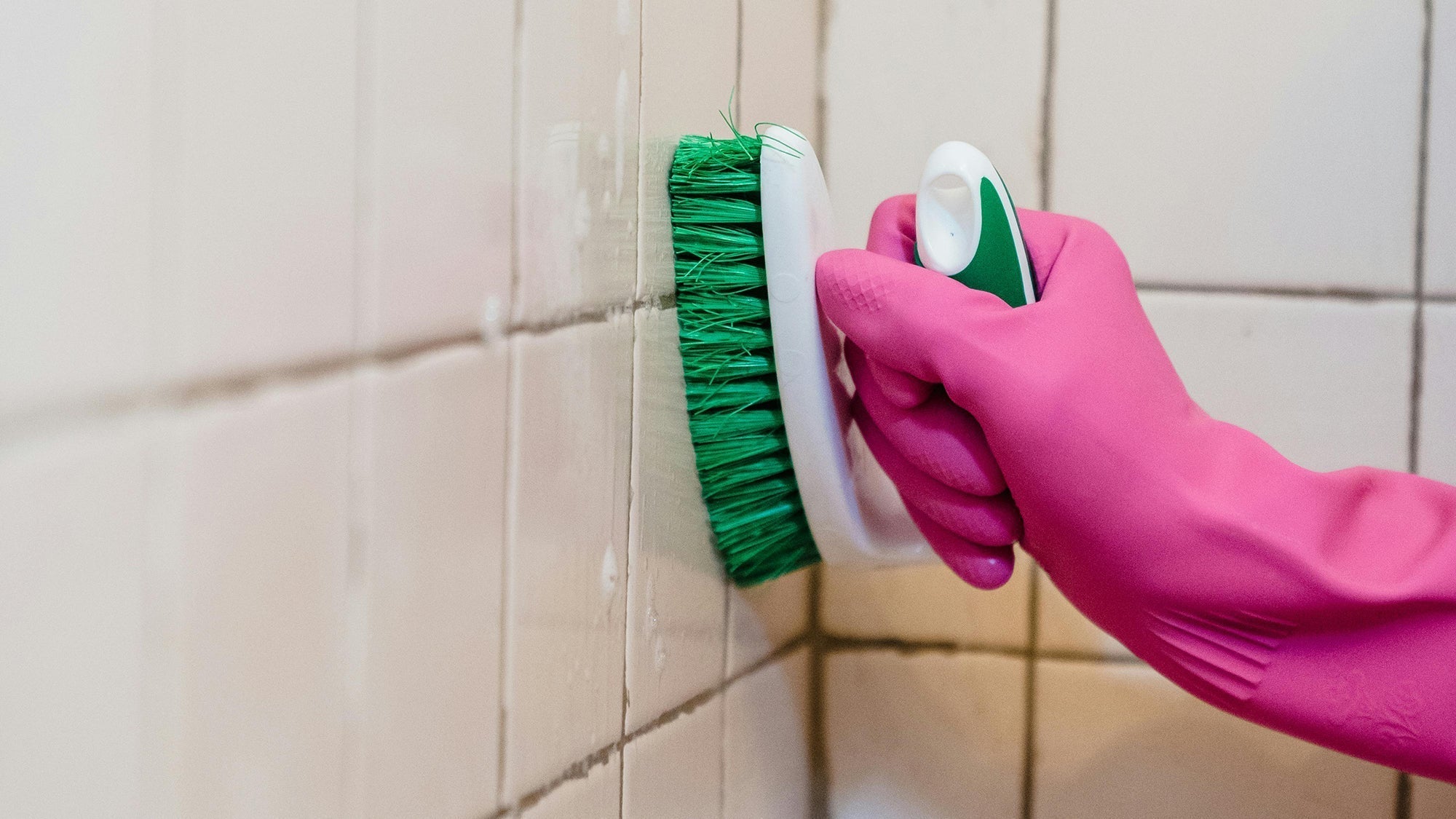 Skimmel i fuger: Forebyg og fjern mug på badeværelset